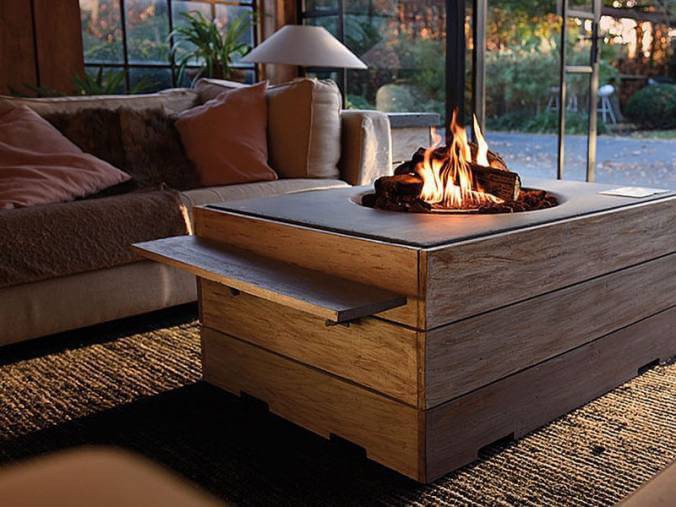 table de patio avec foyer à gaz intégré