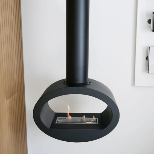 Cheminée bio suspendue noire et élégante. Cheminée Bio suspendue fabriquée en acier.