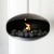 24 galets de céramique noirs, une élégante décoration de cheminée bio qui rend le feu encore plus invitant.